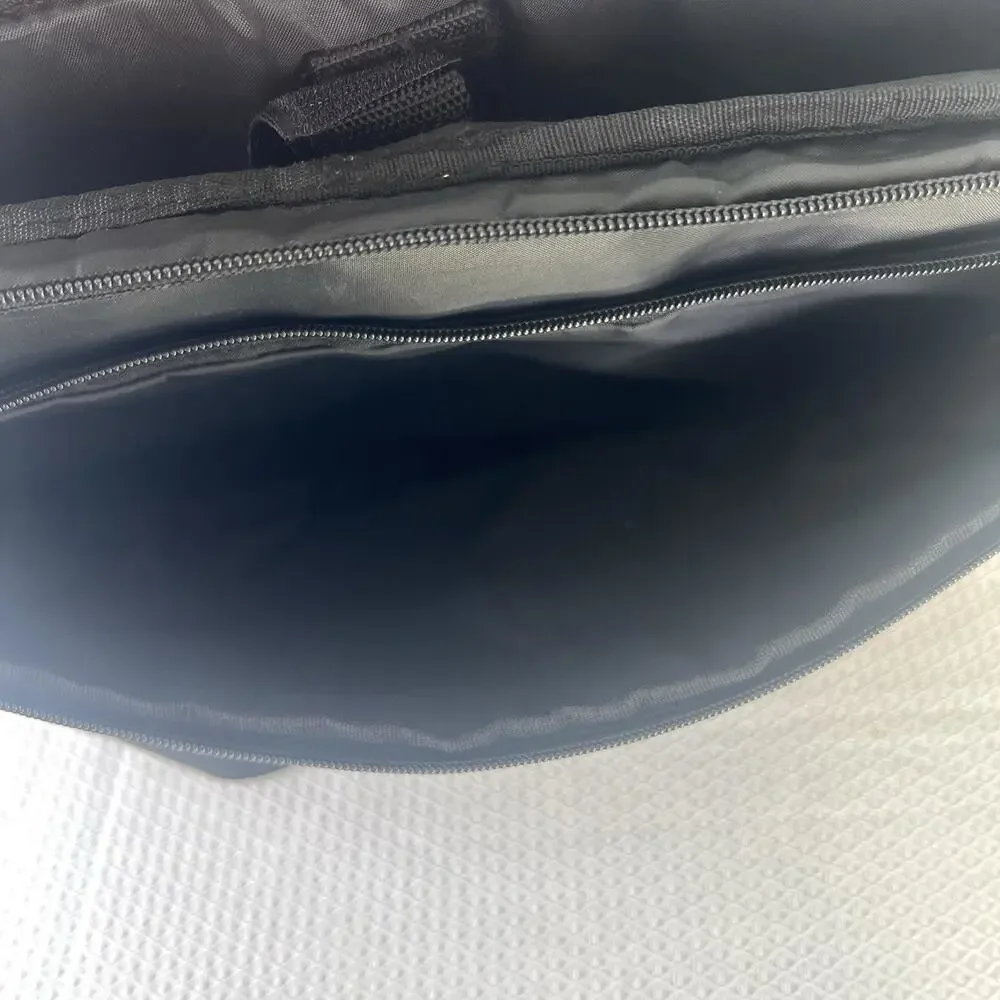 Targus Laptop Messenger Bag Black AC0145 Padded Briefcase Shoulder Case